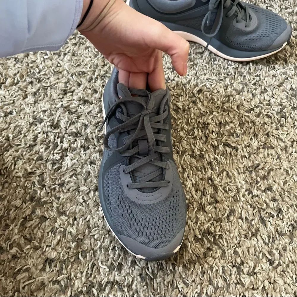 Lululemon grey chargefeel low size 8